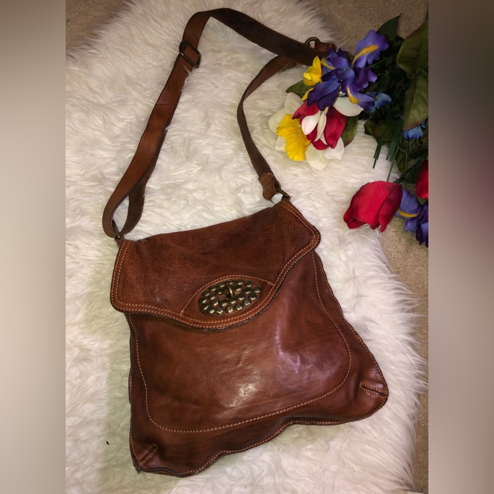 🌺GORGEOUS leather studded crossbody bag🌺